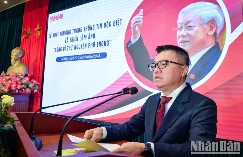 Le Quoc Minh, Editor-in-Chief of Nhan Dan Newspaper, Deputy Head of the PCC’s Commission for Information and Education, and President of the Vietnam Journalists’ Association speaking at the ceremony Le Quoc Minh, Editor-in-Chief of Nhan Dan Newspaper, Deputy Head of the PCC’s Commission for Information and Education, and President of the Vietnam Journalists’ Association speaking at the ceremony