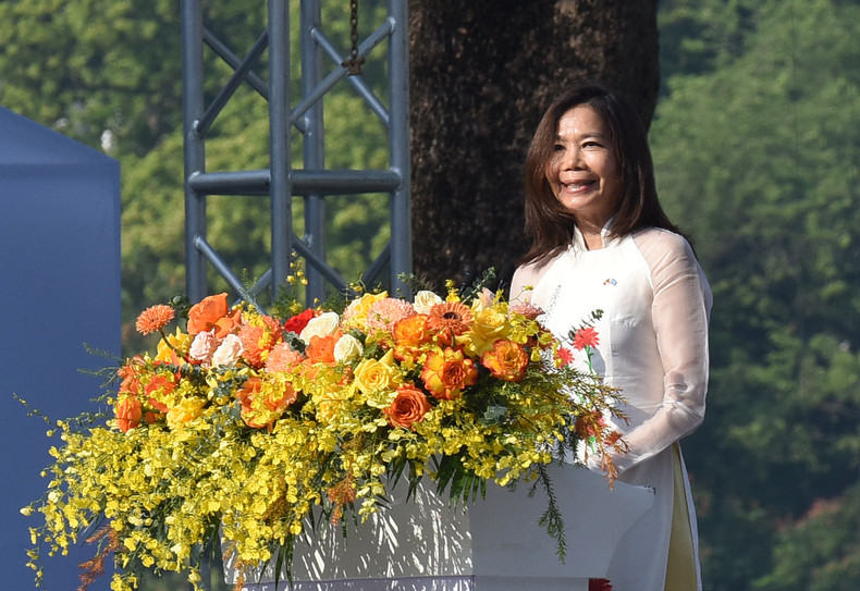 United Nations Resident Coordinator in Vietnam Pauline Tamesis speaks at the event.