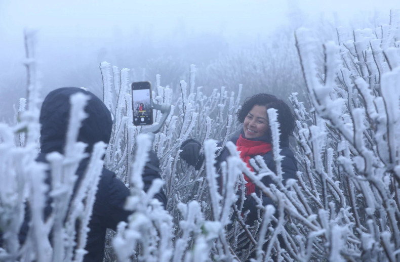 Visitors are excited at the icy sight at the top of Mau Son Mountain.
