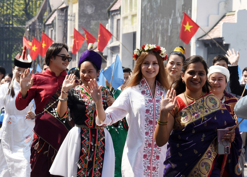 The event sees the participation of foreigners in Vietnam