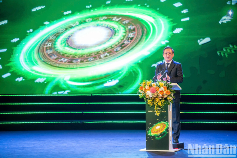 Chairman of the Central Committee of the Vietnam Farmers’ Union Luong Quoc Doan delivers the opening speech at the ceremony Chairman of the Central Committee of the Vietnam Farmers’ Union Luong Quoc Doan delivers the opening speech at the ceremony