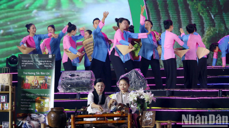 The city of “Tea Fragrance, Silk Elegance” brims with energy. The city of “Tea Fragrance, Silk Elegance” brims with energy.