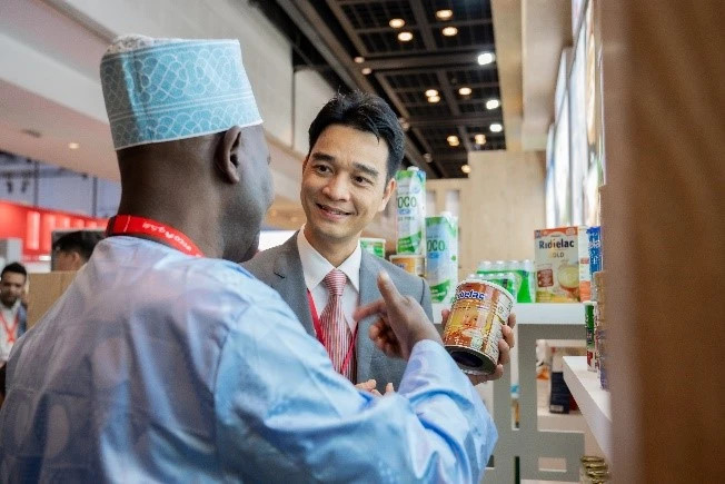 A solid production foundation, flexible product development capacity and dedicated service are the “three pillars” for Vinamilk’s export sector. A solid production foundation, flexible product development capacity and dedicated service are the “three pillars” for Vinamilk’s export sector.