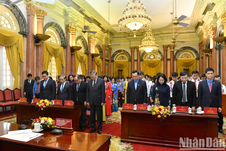 Party General Secretary and President To Lam and delegates observe a minute of silence to commemorate late Party General Secretary Nguyen Phu Trong. Party General Secretary and President To Lam and delegates observe a minute of silence to commemorate late Party General Secretary Nguyen Phu Trong.