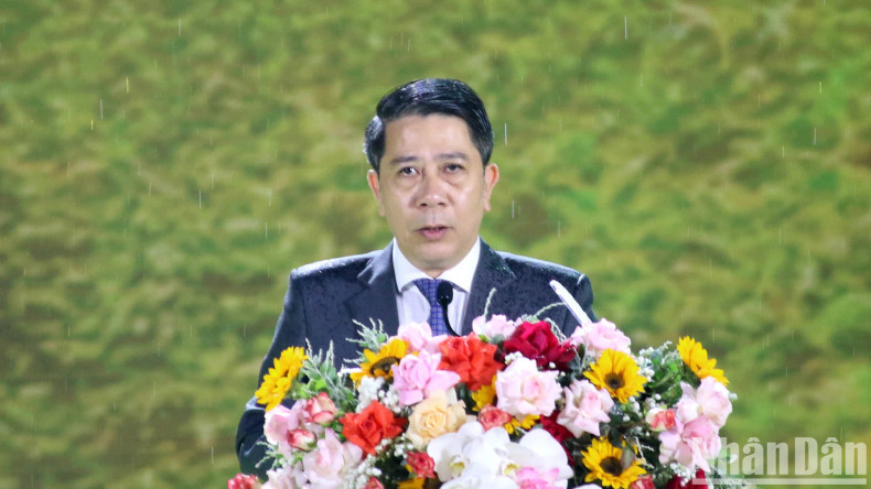 Chairman of Bao Loc City People’s Committee, Ngo Van Ninh, delivers the opening speech Chairman of Bao Loc City People’s Committee, Ngo Van Ninh, delivers the opening speech