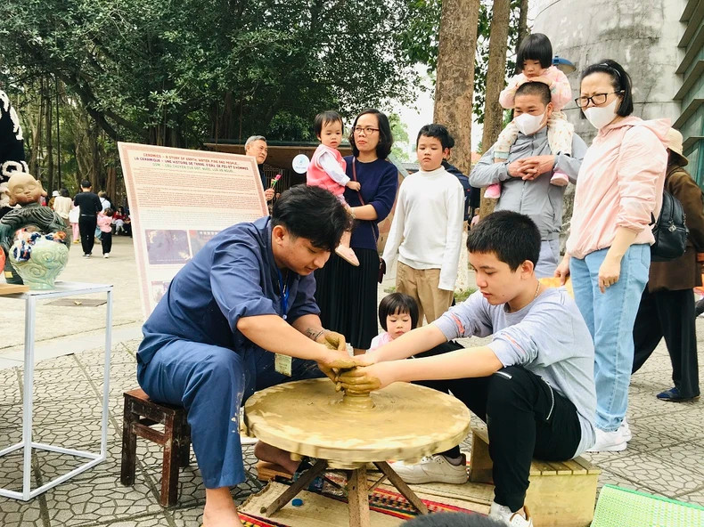 A visitor is making Thanh Ha pottery A visitor is making Thanh Ha pottery