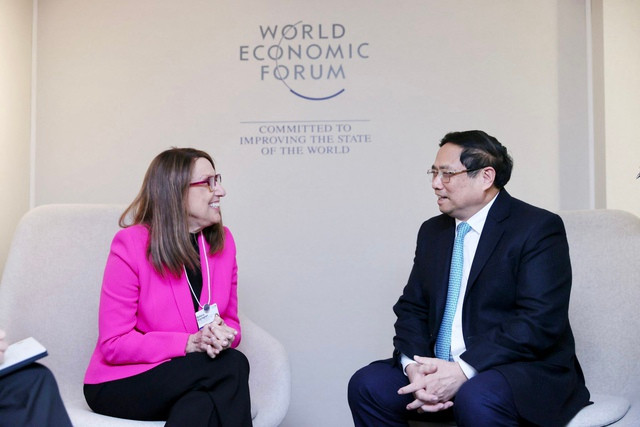 Prime Minister Pham Minh Chinh meets with Secretary-General of the United Nations Conference on Trade and Development (UNCTAD) Rebeca Grynspan in Davos. (Photo: VGP) Prime Minister Pham Minh Chinh meets with Secretary-General of the United Nations Conference on Trade and Development (UNCTAD) Rebeca Grynspan in Davos. (Photo: VGP)