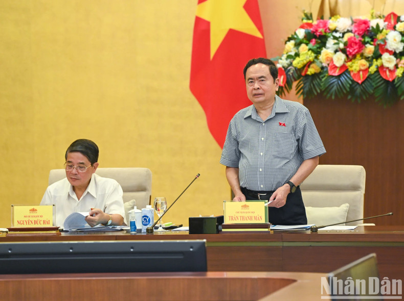 NA Chairman Tran Thanh Man delivers an opening speech, suggesting some issues to be discussed at the meeting. NA Chairman Tran Thanh Man delivers an opening speech, suggesting some issues to be discussed at the meeting.