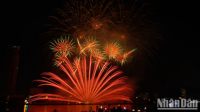 The France team conveys a message of strength, power and human connection. The France team conveys a message of strength, power and human connection.