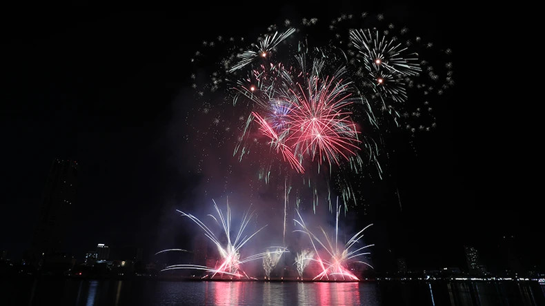 The host Vietnam entertains audience with “The Dance of the Sky” The host Vietnam entertains audience with “The Dance of the Sky”