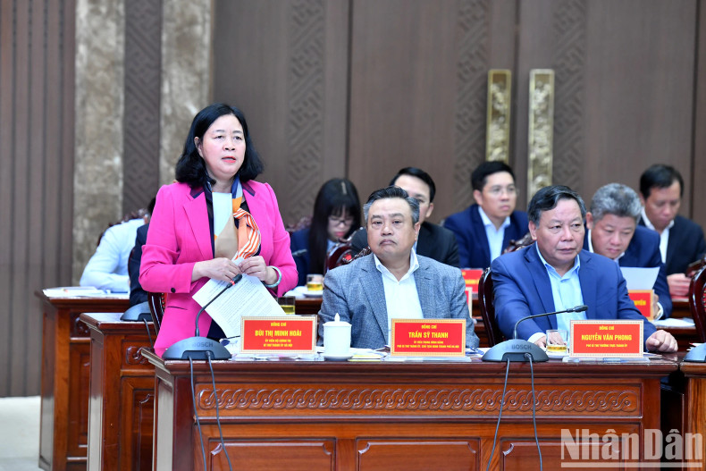 Secretary of the Hanoi Party Committee Bui Thi Minh Hoai speaks at the session. Secretary of the Hanoi Party Committee Bui Thi Minh Hoai speaks at the session.