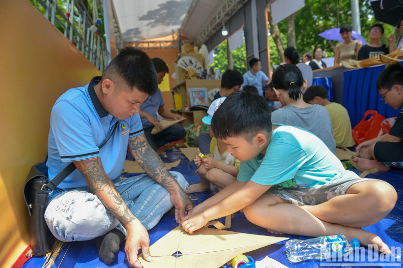 The traditional kite space of Ba Duong Noi Village.