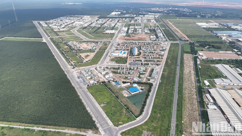 The resettlement area has 2 component projects: construction of technical infrastructure system and construction of social infrastructure system. The resettlement area has 2 component projects: construction of technical infrastructure system and construction of social infrastructure system.