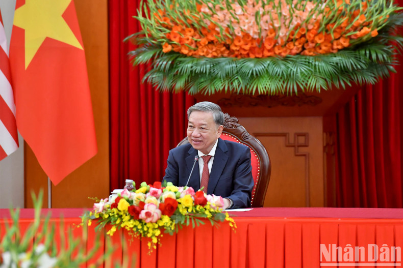 Party General Secretary To Lam has a phone talk with US President-elect Donald Trump Party General Secretary To Lam has a phone talk with US President-elect Donald Trump