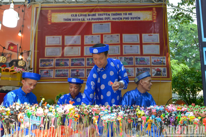 The display booth of the traditional To He craft village based in Phu Xuyen District.