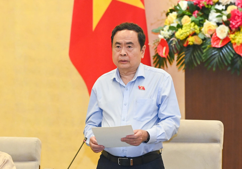 NA Chairman Tran Thanh Man speaks at the session.