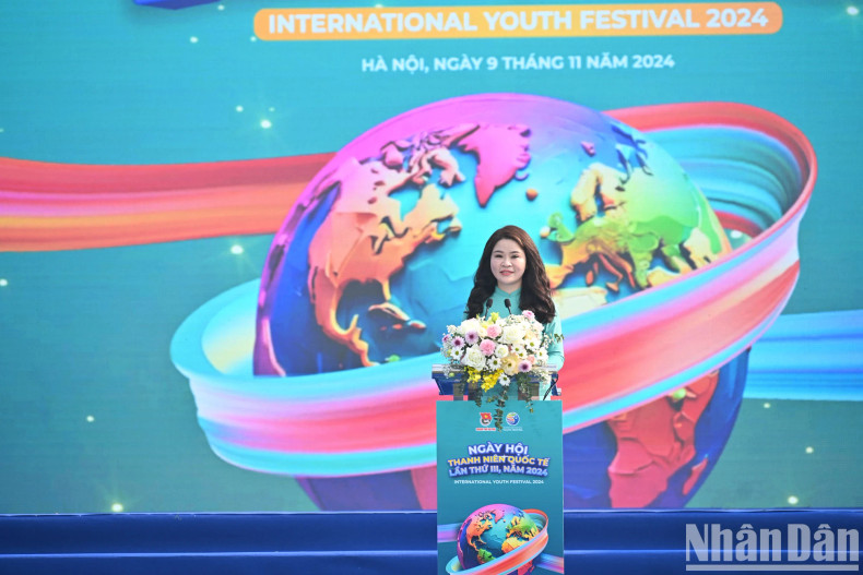 Secretary of the Hanoi Youth Union Chu Hong Minh delivers the opening speech at the festival. Secretary of the Hanoi Youth Union Chu Hong Minh delivers the opening speech at the festival.