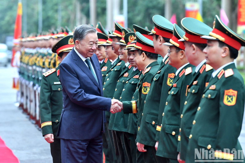 General Secretary To Lam and delegates.