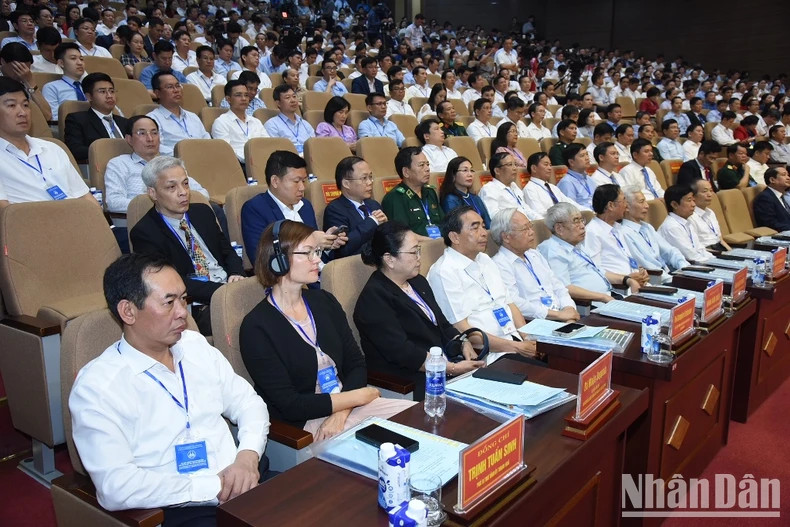 Domestic and international delegates are present at the conference. Domestic and international delegates are present at the conference.