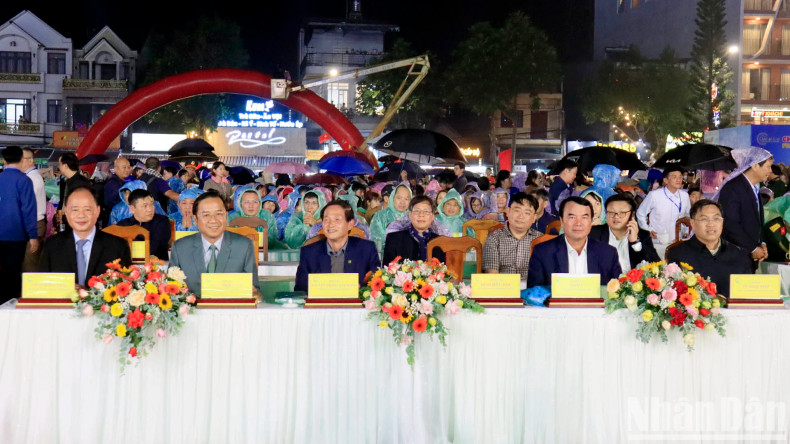 Leaders of Lam Dong Province and Bao Loc City attend the art programme “Bao Loc – City of Tea and Silk” Leaders of Lam Dong Province and Bao Loc City attend the art programme “Bao Loc – City of Tea and Silk”