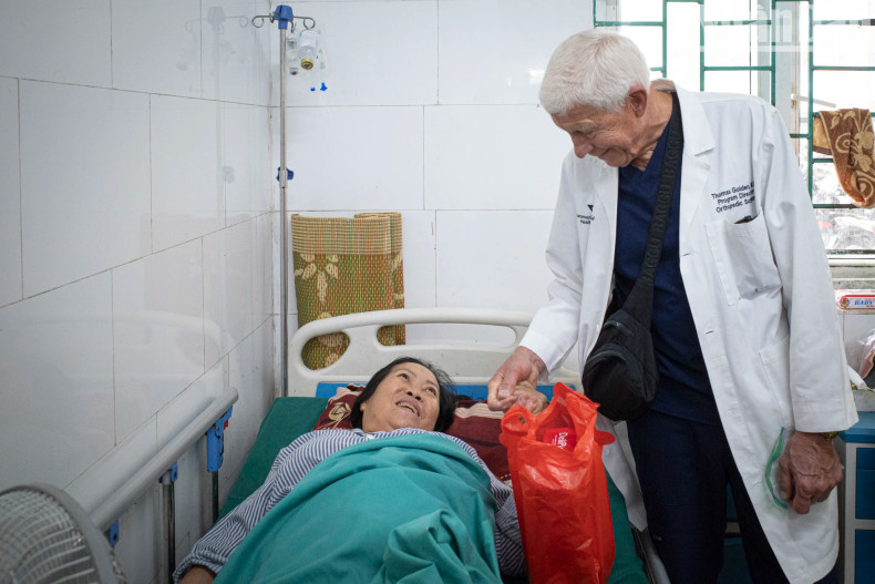 Gifts worth a total of 110 million VND were also given to 26 patients who received free surgery. Gifts worth a total of 110 million VND were also given to 26 patients who received free surgery.