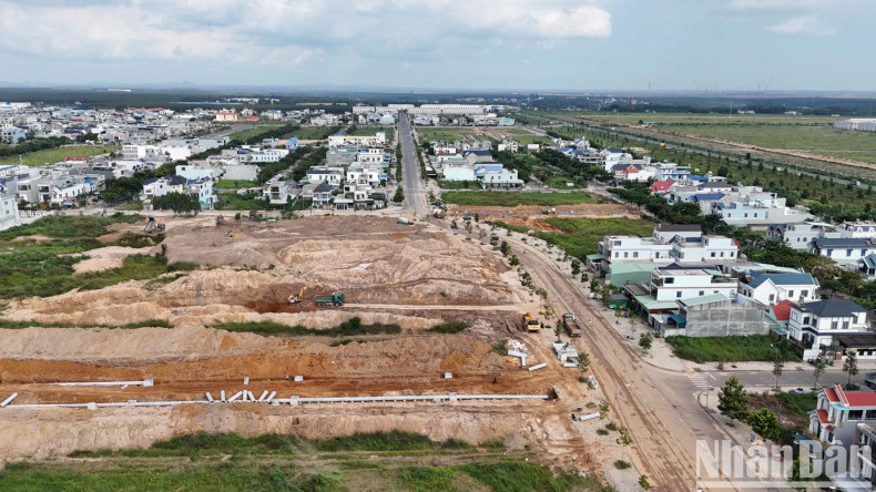 The construction unit continues to complete the infrastructure in Loc An-Binh Son resettlement area. The construction unit continues to complete the infrastructure in Loc An-Binh Son resettlement area.