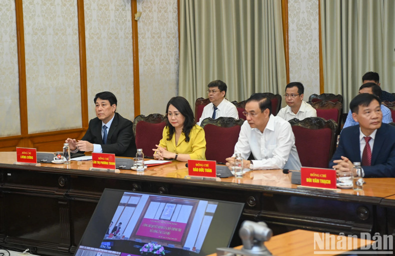 Permanent member of the PCC Secretariat Luong Cuong, along with leaders of the PCC Office and other delegates attending the ceremony. Permanent member of the PCC Secretariat Luong Cuong, along with leaders of the PCC Office and other delegates attending the ceremony.