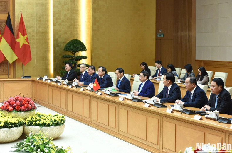 Prime Minister Pham Minh Chinh and members of the Vietnamese Government attend the meeting with German President Frank-Walter Steinmeier. Prime Minister Pham Minh Chinh and members of the Vietnamese Government attend the meeting with German President Frank-Walter Steinmeier.