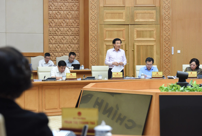 Minister, Head of the Government Office Tran Van Son is speaking Minister, Head of the Government Office Tran Van Son is speaking