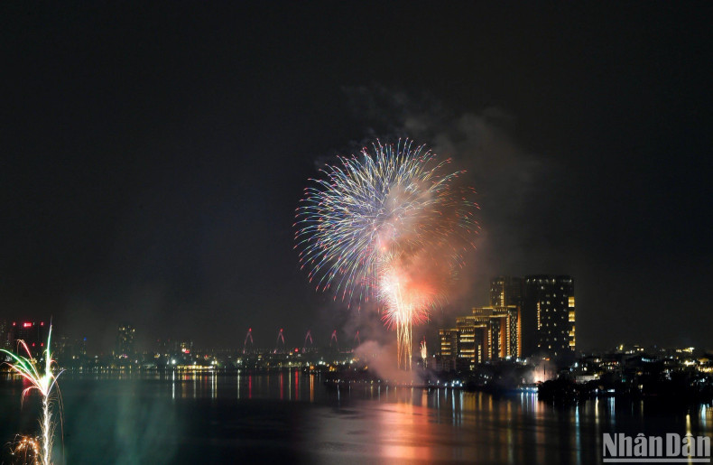 Fireworks shine in the West Lake area. Fireworks shine in the West Lake area.