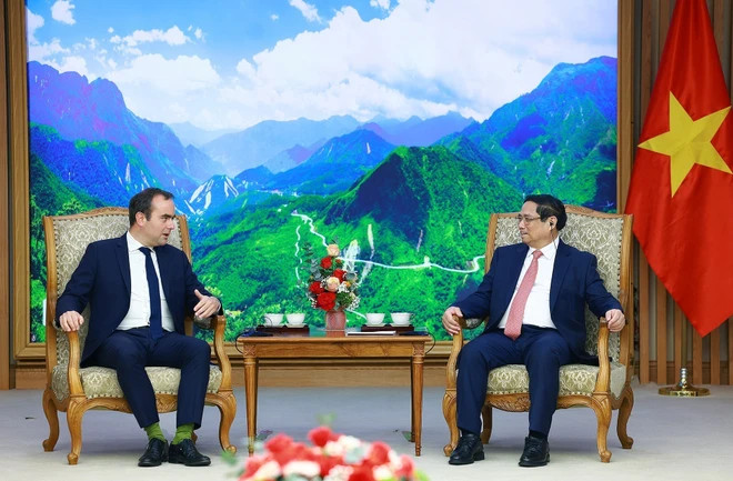 At the meeting between PM Pham Minh Chinh and French Minister of the Armed Forces Sebastien Lecornu in Hanoi on May 6. (Photo: VNA) At the meeting between PM Pham Minh Chinh and French Minister of the Armed Forces Sebastien Lecornu in Hanoi on May 6. (Photo: VNA)