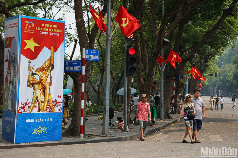 Every street corner is decorated to celebrate the country's major holiday. Every street corner is decorated to celebrate the country's major holiday.