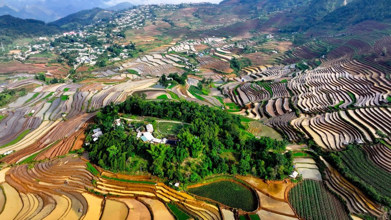 Looking down from above, terraced fields look like colourful paintings of mountains, captivating tourists, photographers,and filmmakers.