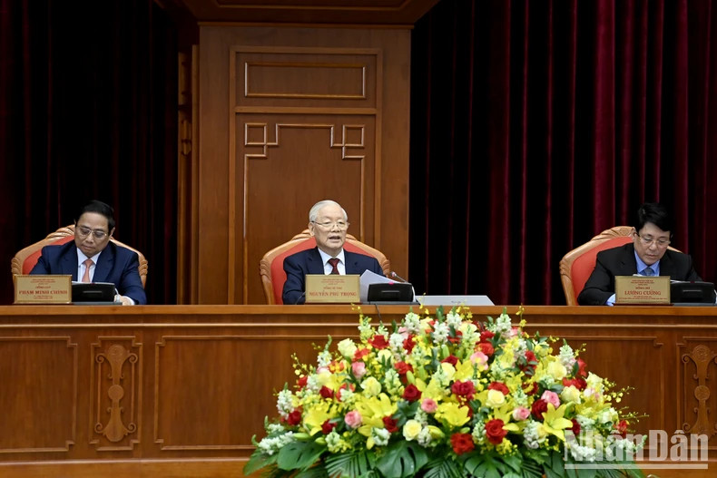 General Secretary Nguyen Phu Trong and other Party and State leaders attend the closing ceremony of the ninth session of 13th Party Central Committee.