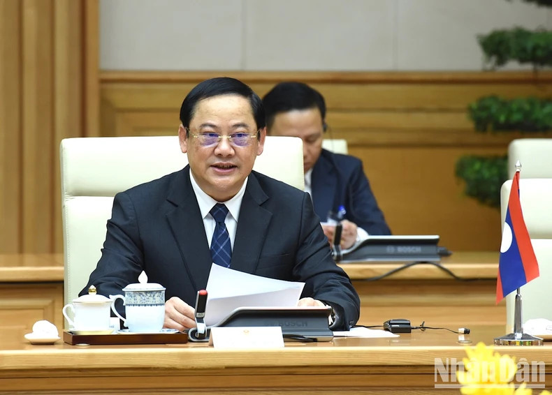 Lao Prime Minister Sonexay Siphandone speaks at the talks.