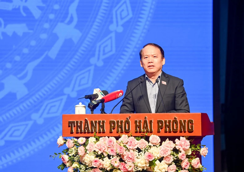 Chairman of the National Assembly's Committee on Legal Affairs Hoang Thanh Tung discusses and answers voters' recommendations. Chairman of the National Assembly's Committee on Legal Affairs Hoang Thanh Tung discusses and answers voters' recommendations.