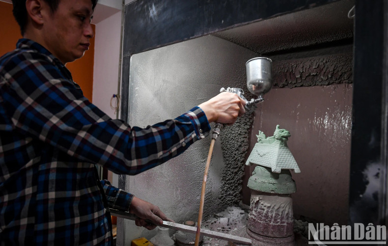 In the next step, after reaching standard dryness, the sample will be coated with colour.