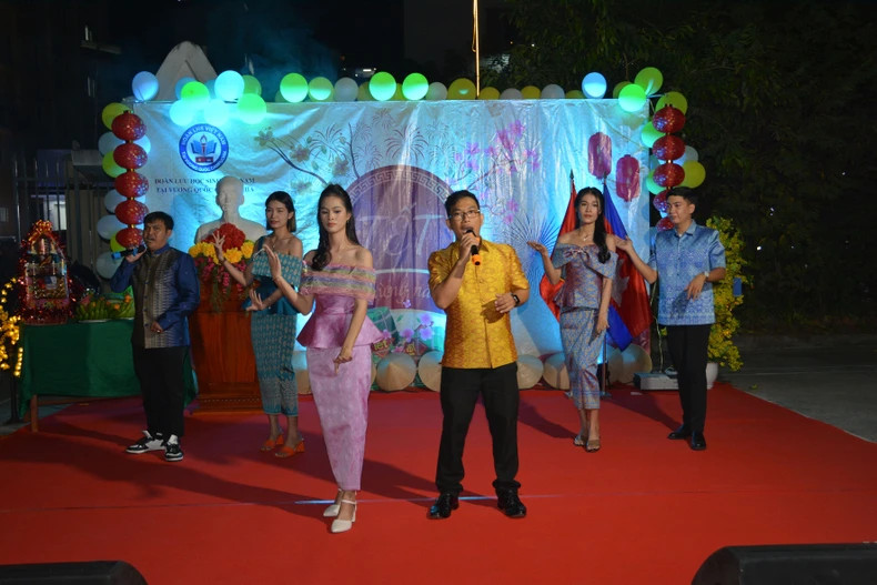 A performance performed by Vietnamese students. (Photo: Son Xinh)