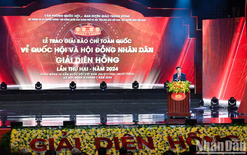 Bui Van Cuong, Member of the Party Central Committee, Secretary General of the National Assembly and Chairman of the National Assembly Office, Standing Deputy Head of the steering committee for the Dien Hong Award, launches the third Dien Hong Award - 2025.