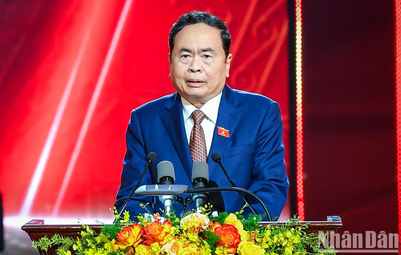 Permanent NA Vice Chairman Tran Thanh Man, head of the steering committee for the award, speaks at the second Dien Hong Award ceremony.