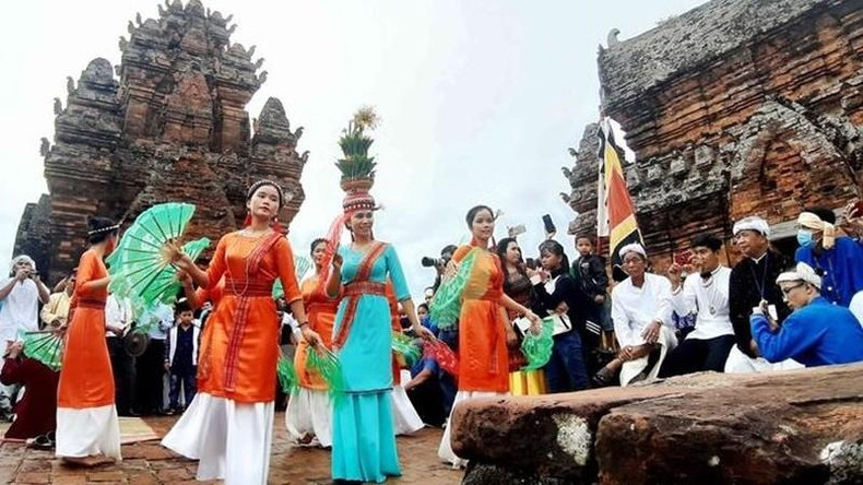 A traditional folk dance at Kate festival