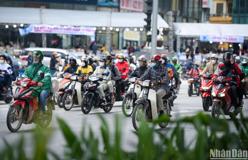 The temperature in Hanoi dropped to 14C on the morning of December 1. The temperature in Hanoi dropped to 14C on the morning of December 1.