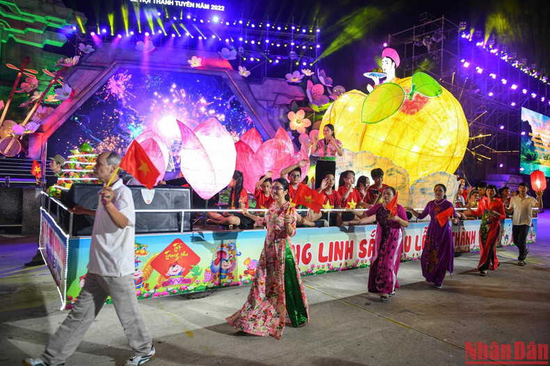 The design of the lanterns is inspired from the history, folk tales, fairy tales, and legends of the area and of Vietnam in general.