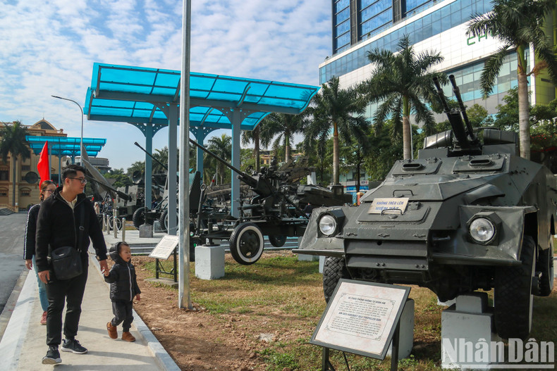 Many parents decide to take their children to the museum at weekend, as a way to educate the younger generation on the historic ‘Hanoi – Dien Bien Phu in the Air’ victory.