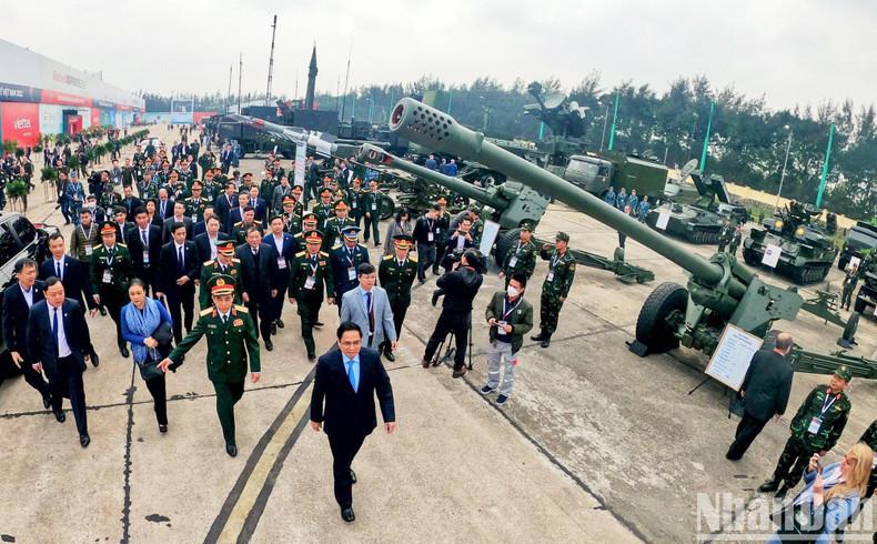 The expo displays military arms, military vehicles and weapons, by 174 enterprises from 30 countries. The expo displays military arms, military vehicles and weapons, by 174 enterprises from 30 countries.