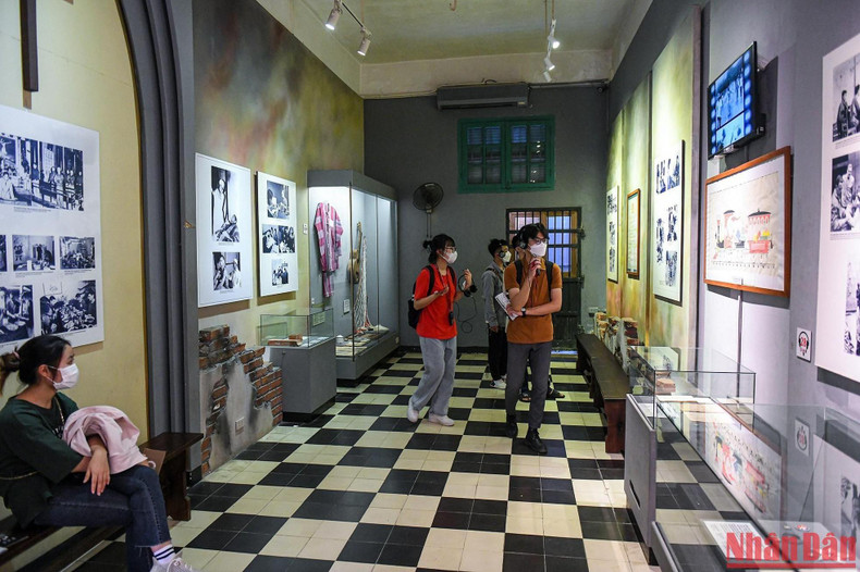 Hoa Lo prison relic site has attracted a large number of domestic and international tourists.