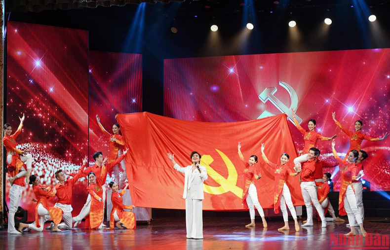 An art performance at the awards ceremony. An art performance at the awards ceremony.