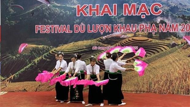Art performance at the opening ceremony of the Khau Pha Paragliding Festival (Photo: VNA)