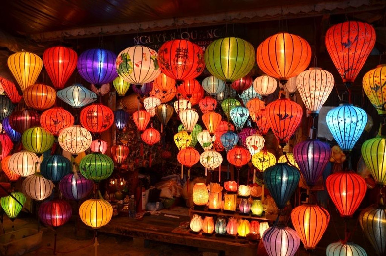 In Hoi An, you don’t have to wait until the Mid-Autumn Festival to see colourful lanterns as they are hung everywhere throughout the downtown as decorations. In Hoi An, you don’t have to wait until the Mid-Autumn Festival to see colourful lanterns as they are hung everywhere throughout the downtown as decorations.