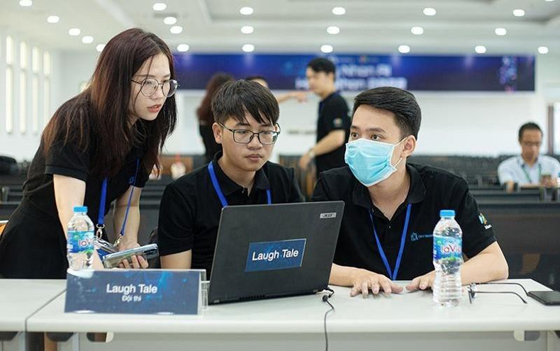 Contestants at the Quy Nhon AI Hackathon contest 2022.